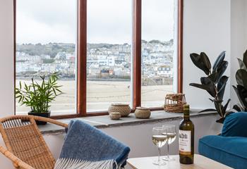 Enjoy unrivalled views across St Ives harbour during your romantic getaway, from the comfy sofa and chairs in the living room. 