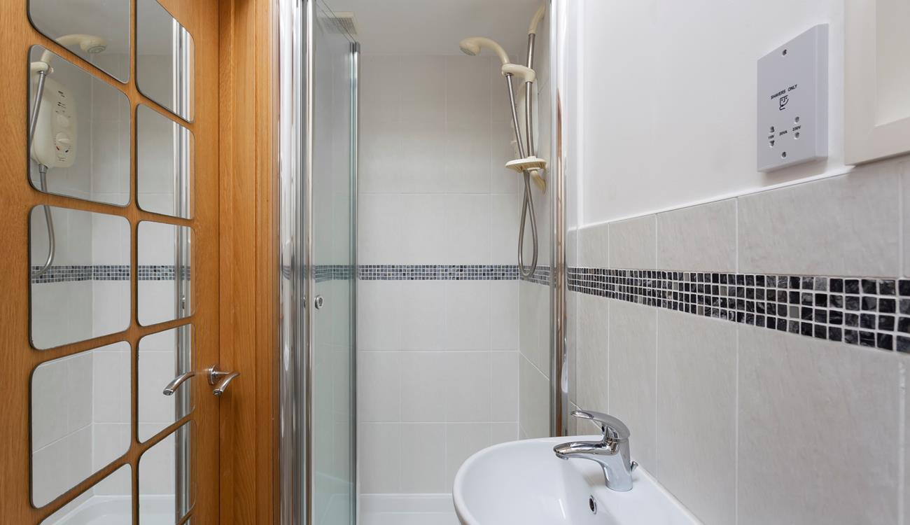 The convenient en suite shower room features a walk-in shower. 