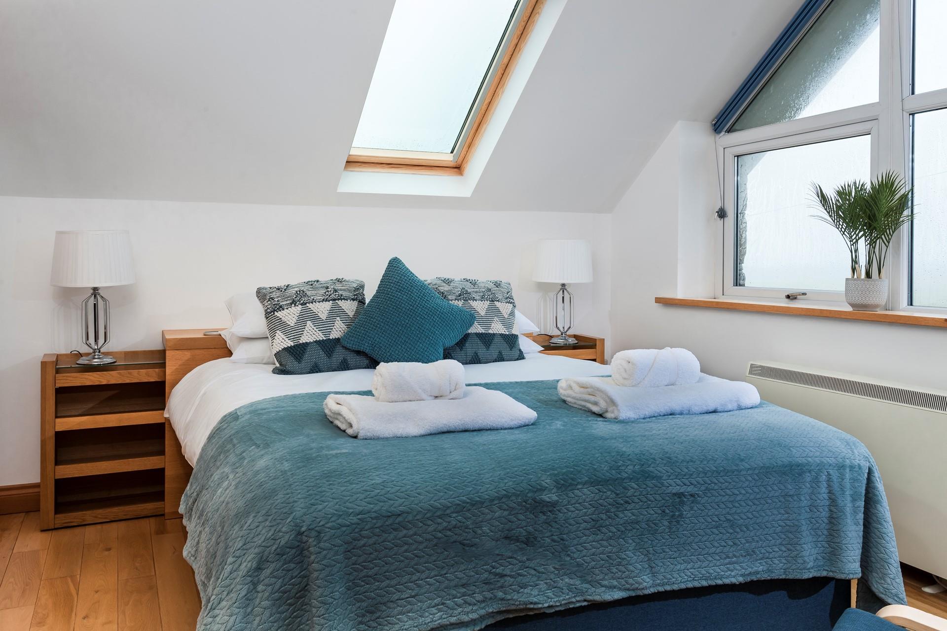 Sink into the sumptuous king size bed and let the stresses and strains of daily life melt away.