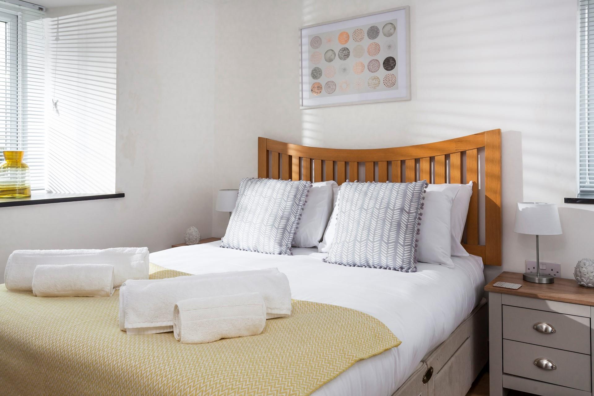 At the end of a long day, sink into the sumptuous double bed for a blissful night's sleep. 