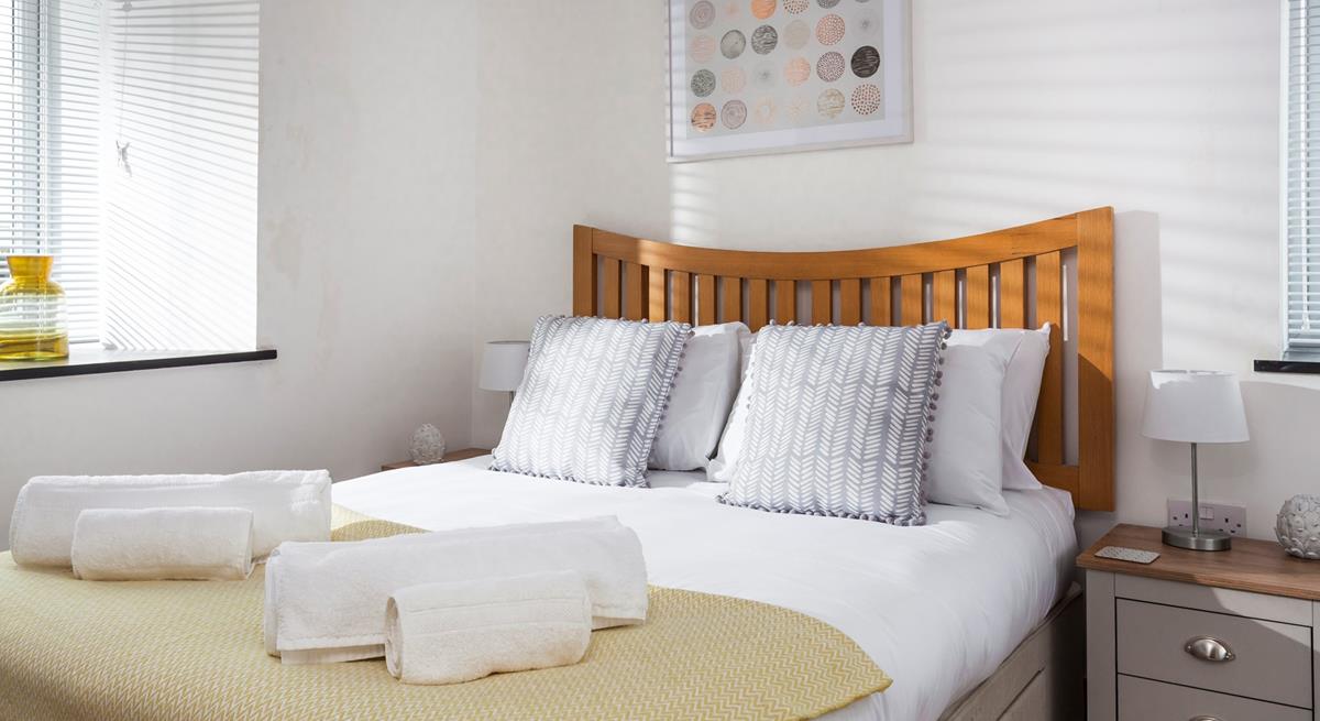 At the end of a long day, sink into the sumptuous double bed for a blissful night's sleep. 