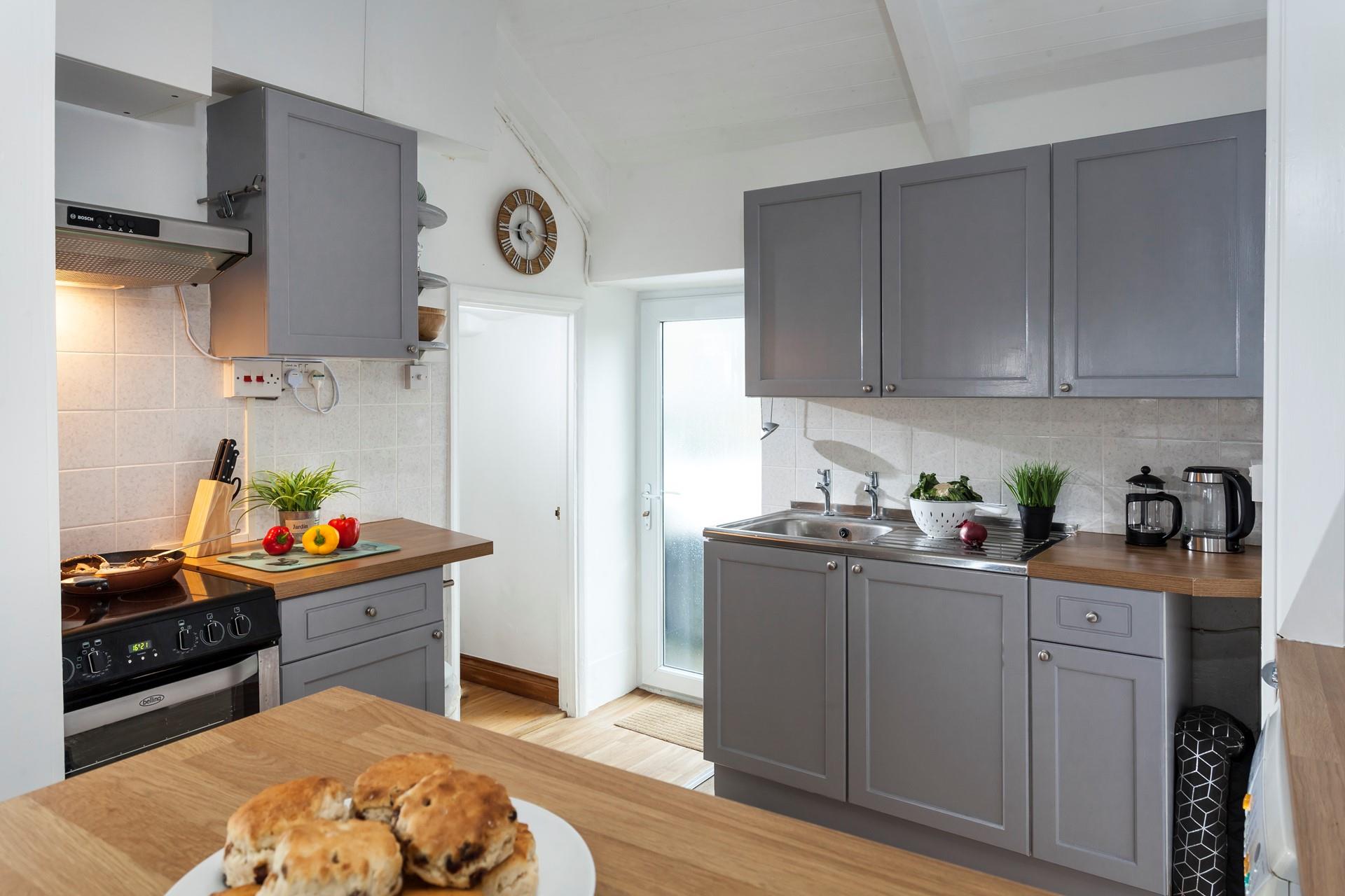 With countryside vibes, the kitchen is perfect for cooking up some Cornish treats. 