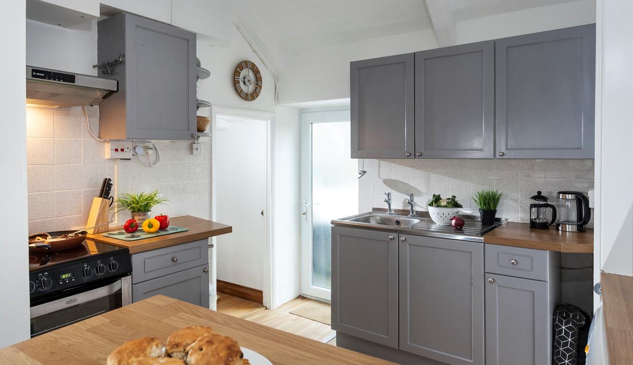 With countryside vibes, the kitchen is perfect for cooking up some Cornish treats. 