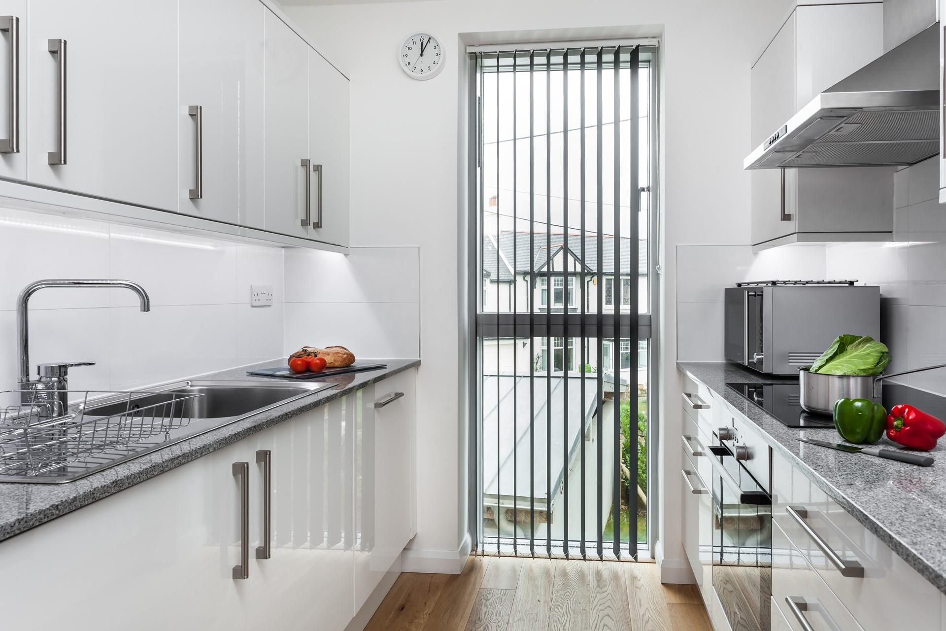 Prepare a light dinner before heading out to a local pub for some evening sun.