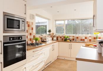 The homely kitchen is perfect for preparing a picnic for the day. 