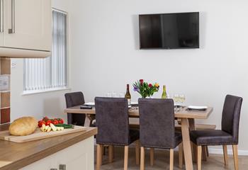 Cook up a feast while socialising with your family and friends in the dining area. 