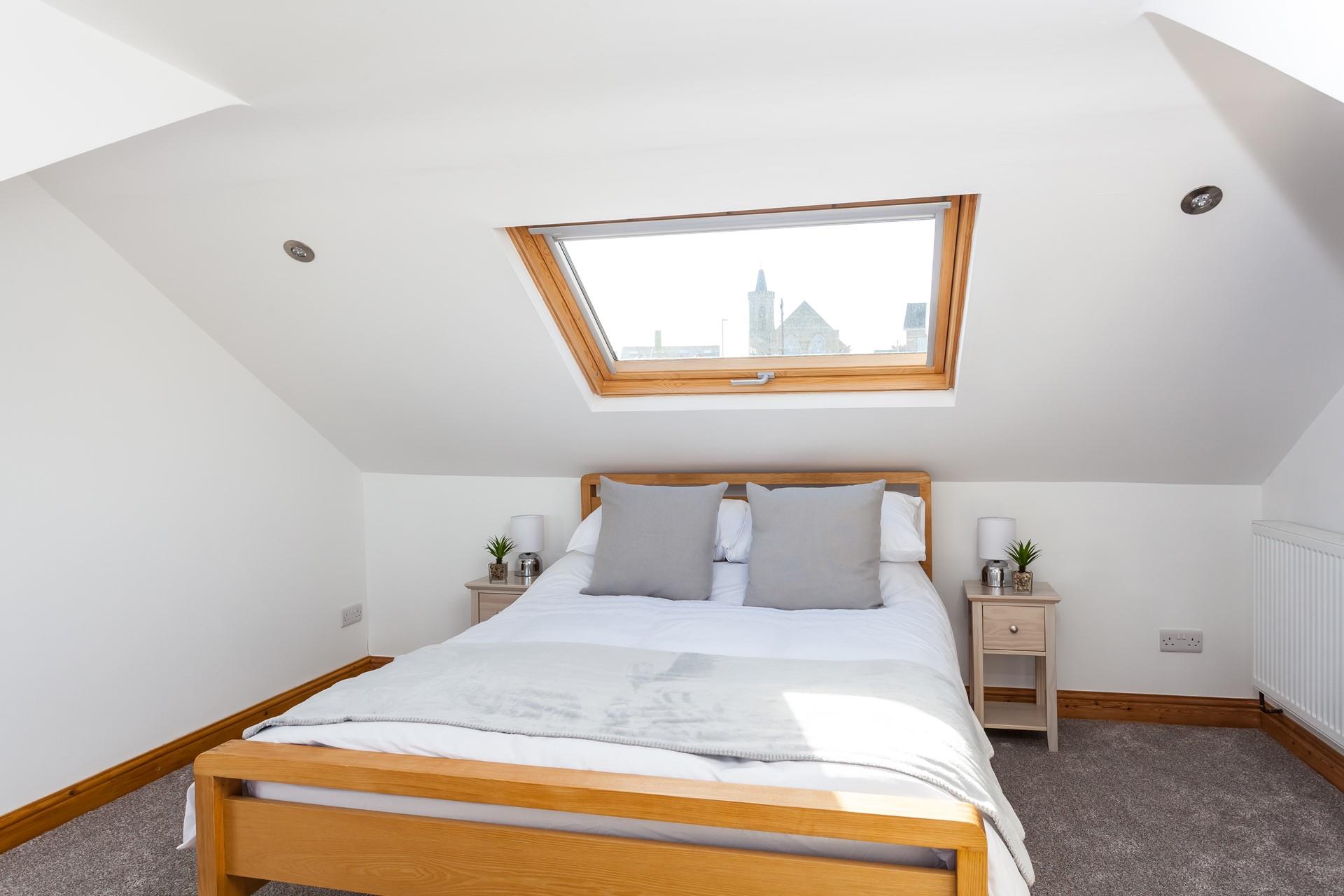 Relax and unwind watching the stars twinkle above you through the skylight. 