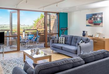 Fantasea is a first floor apartment situated just a short distance from the stunning beach at Maenporth.