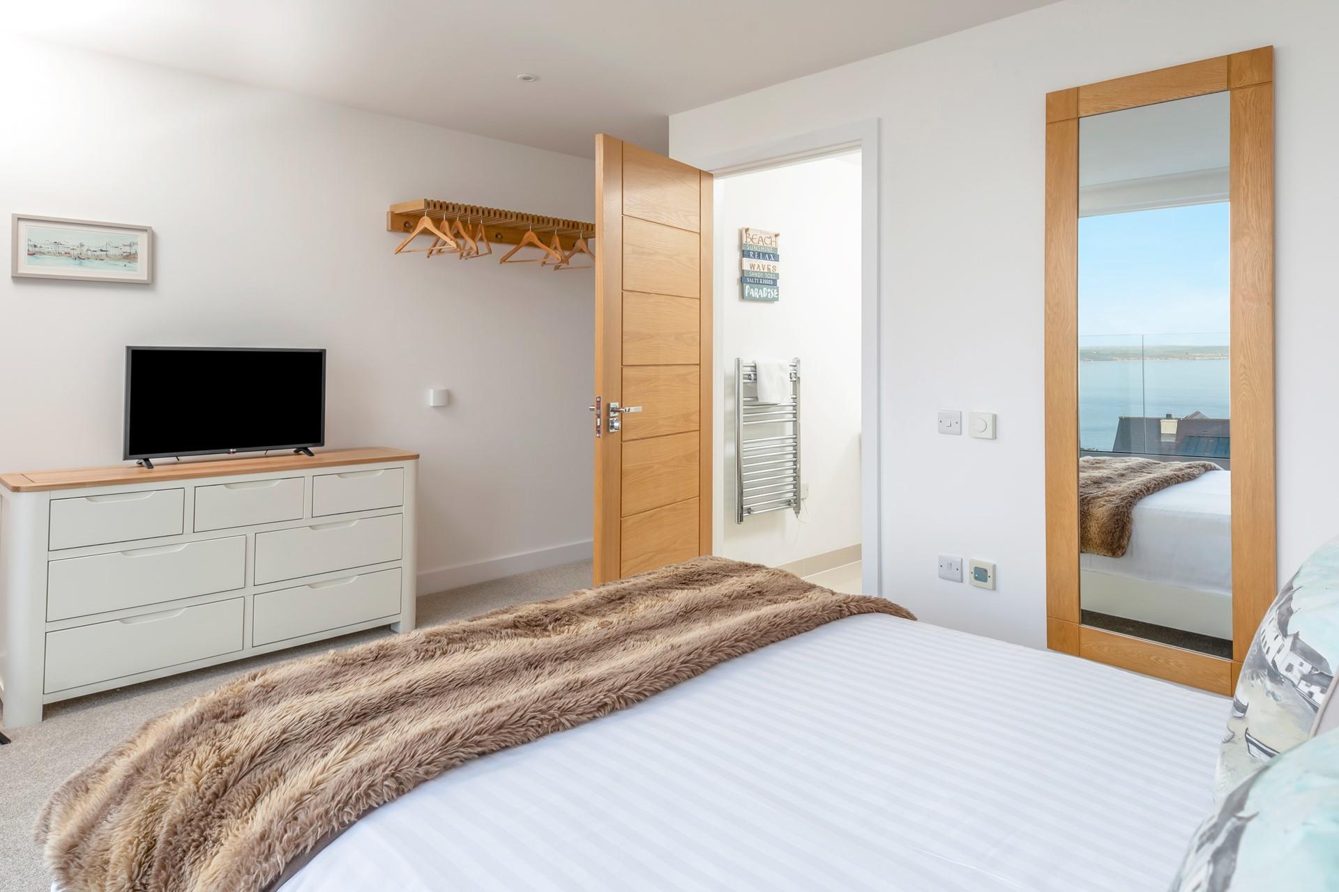 Step from your king size bed and onto the sea-view balcony.