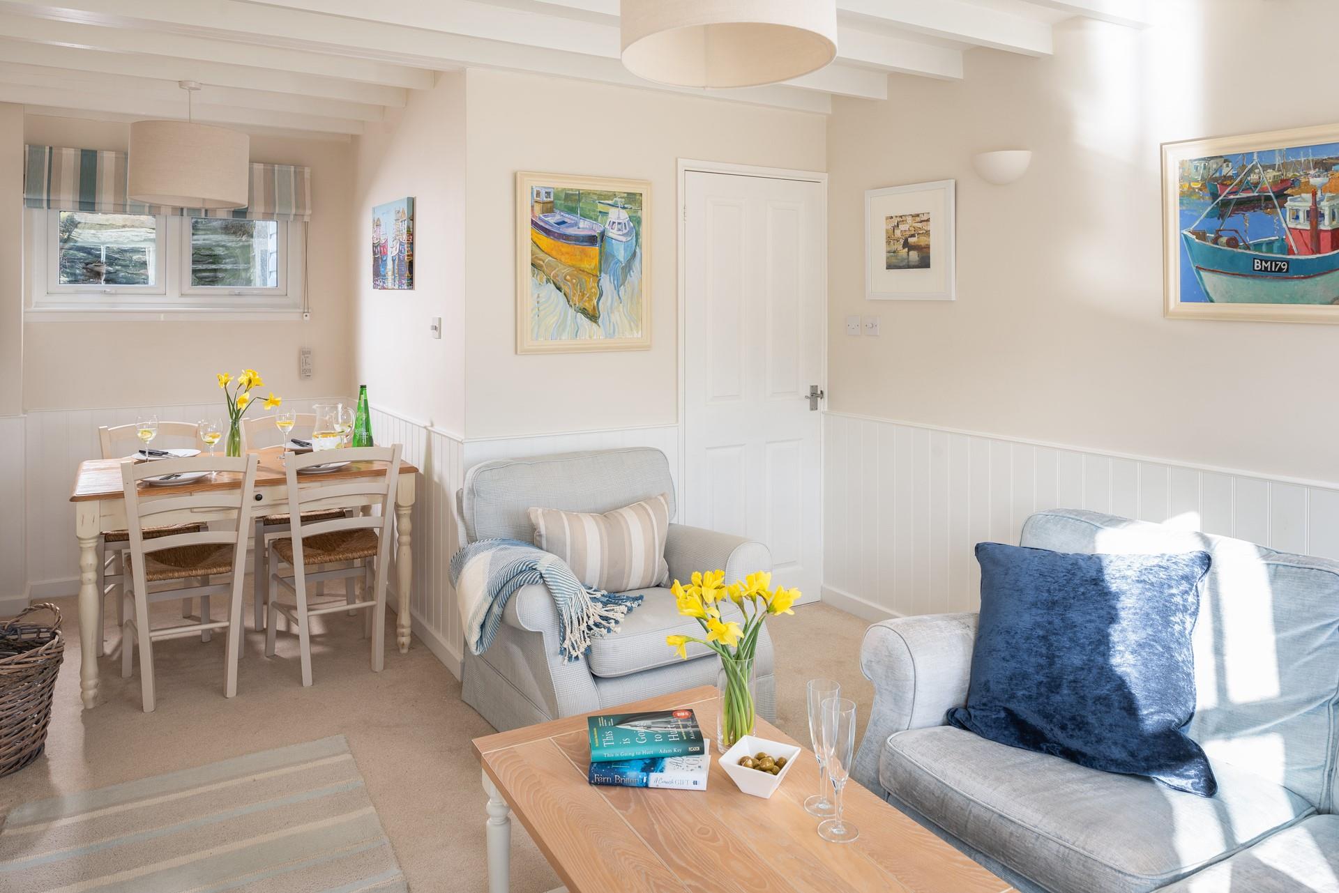 Enjoy lounging and dining together.