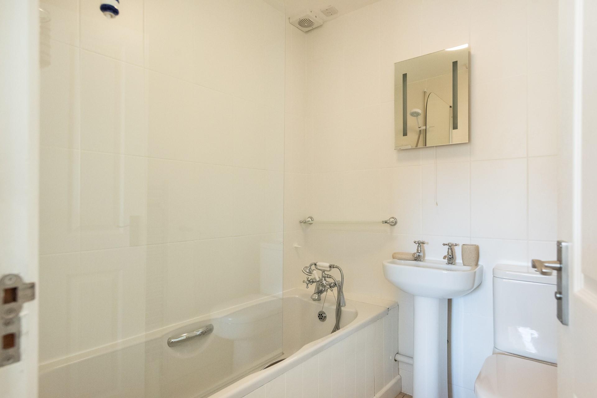 The en-suite from the master bedroom, be sure to enjoy a bath!
