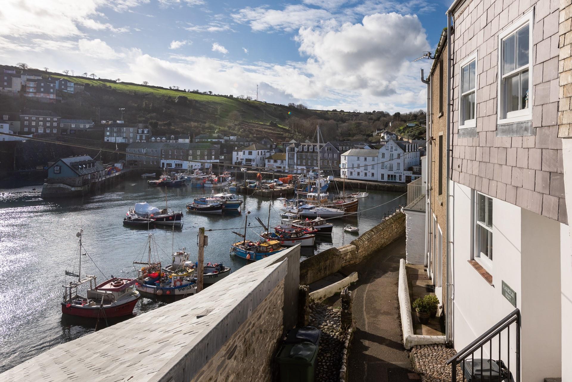 Harbour Rest is right on the coastal path, and only a 30-second walk to the shops. 