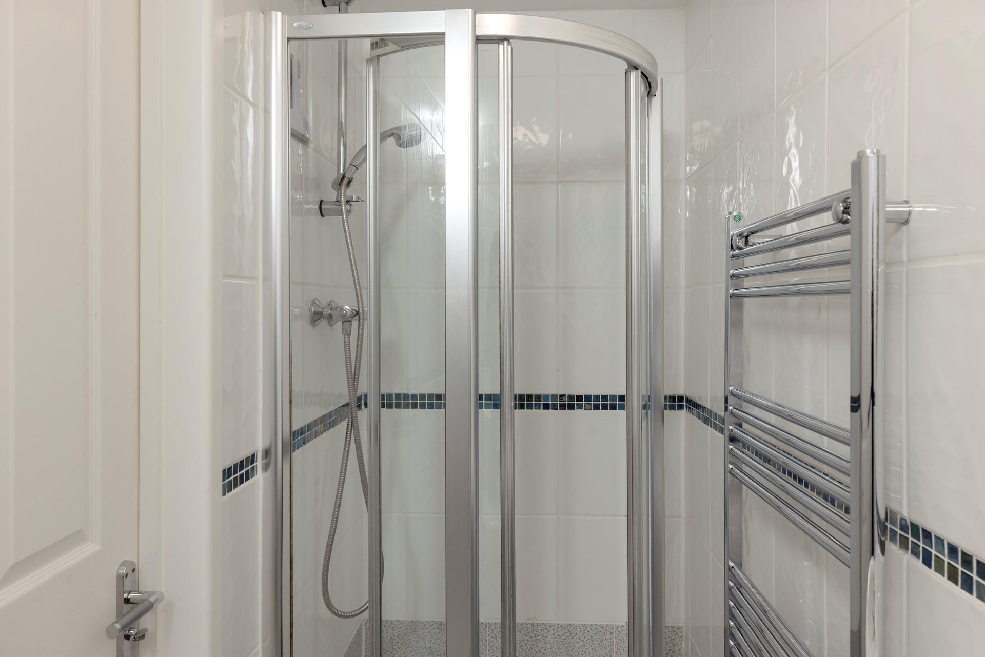 Wash the day away in the en suite.