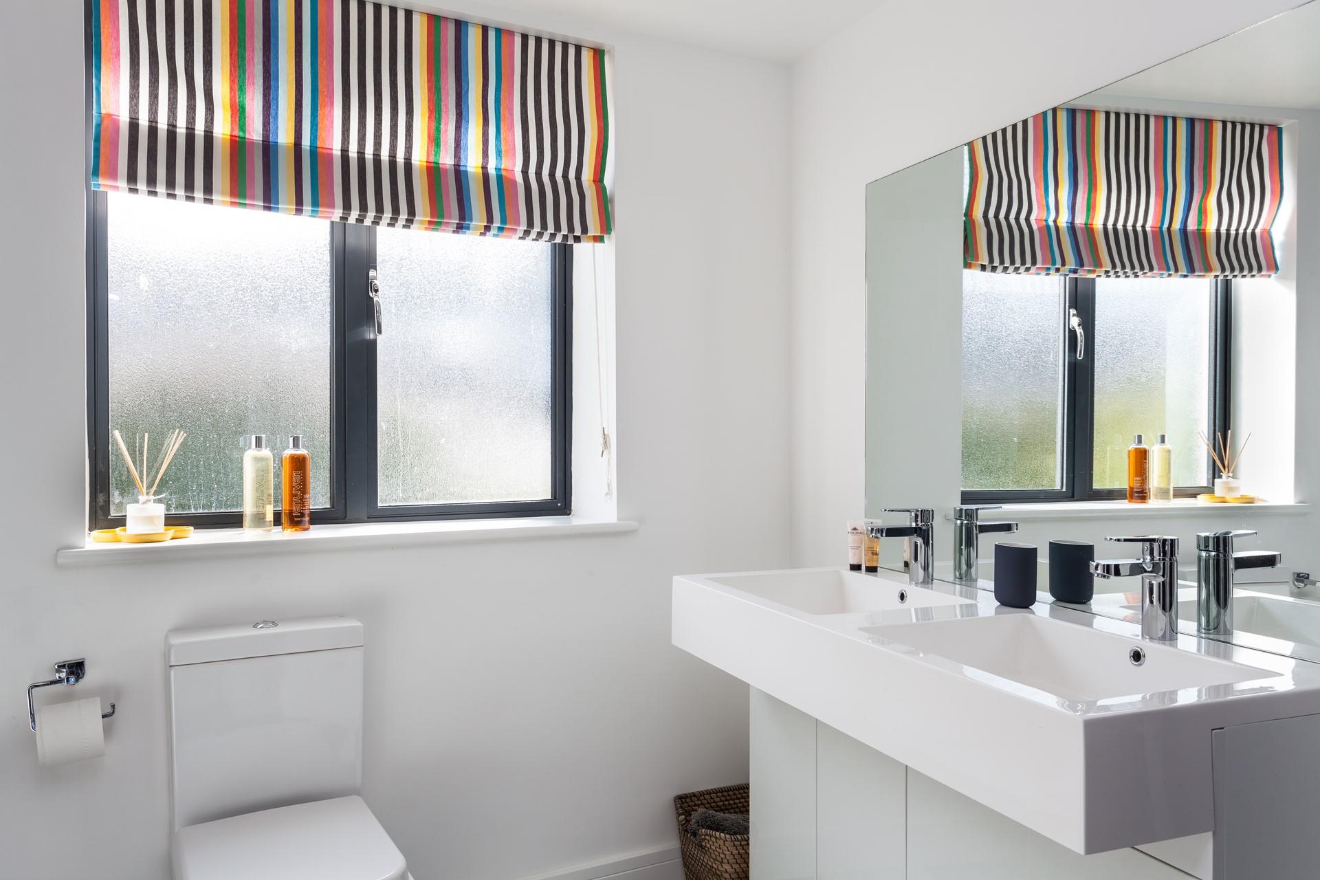 Get ready to spend the evening enjoying a drink in the sun on the harbour front.