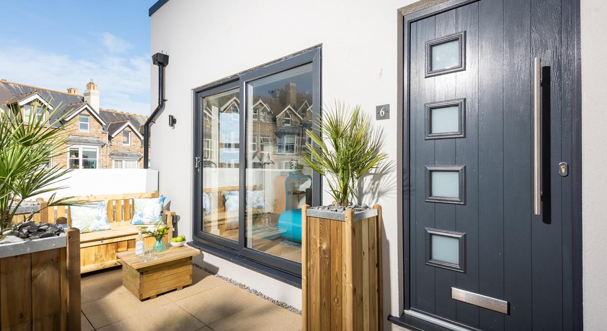 Sip a cold G&T in the warm afternoon sunshine on the patio area.