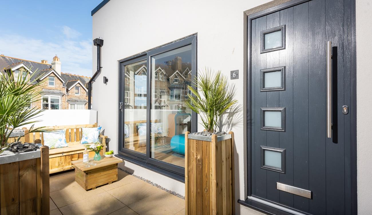 Sip a cold G&T in the warm afternoon sunshine on the patio area.