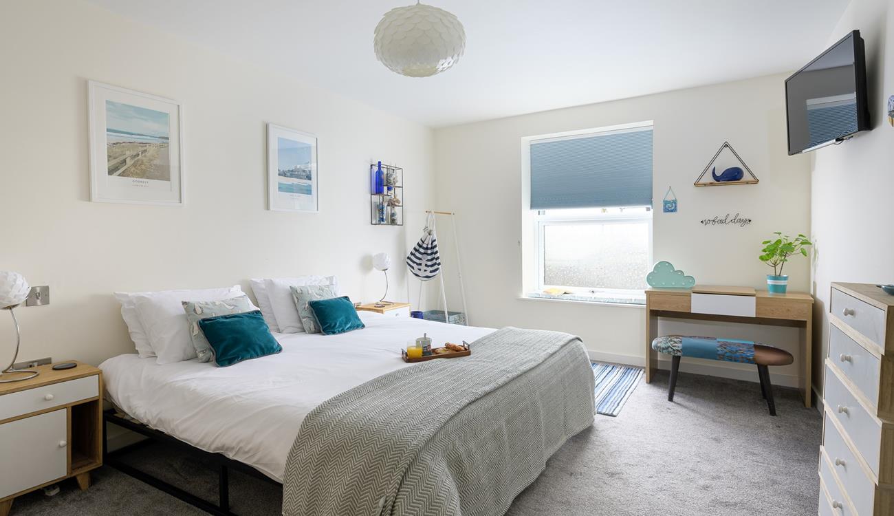 Bedroom 2 has zip and link beds, which can be made up as super king or as twin beds.