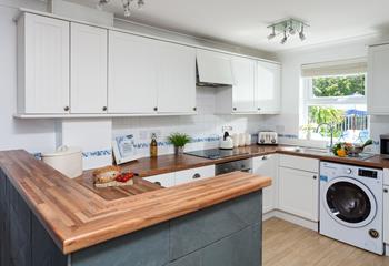 Use local produce to rustle up some fine cuisine in this modern kitchen.