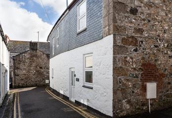 Tucked away in the heart of St Ives, Meor Dream is a gorgeous bolthole to explore St Ives from.