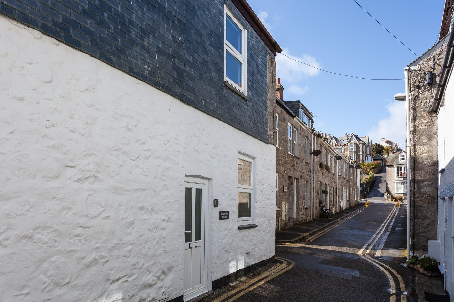 Close to everything St Ives has to offer, you can while away the hours exploring its historic streets. 