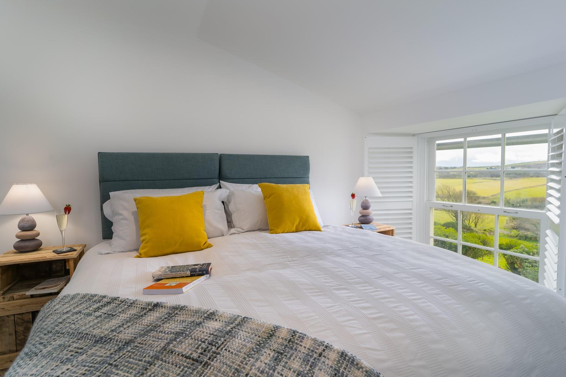 The bedroom boasts a luxury bed, that can be king size or twin, and stunning Cornish views. 
