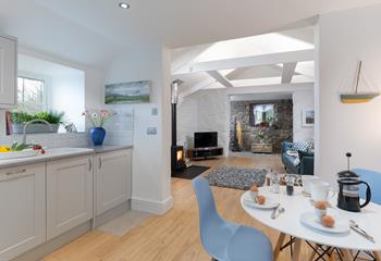 The open plan living and kitchen area make this property the perfect romantic hideaway nestled in the Cornish countryside. 