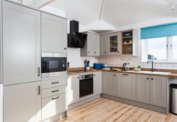 The modern well-equipped kitchen is perfect for rustling up delicious meals.