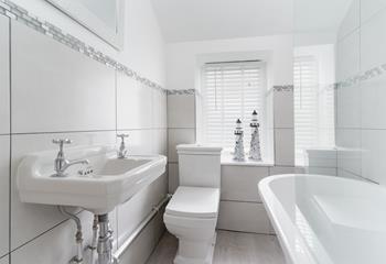 The stunning bathroom is decorated in neutral shades, perfect for relaxing and pampering yourself.