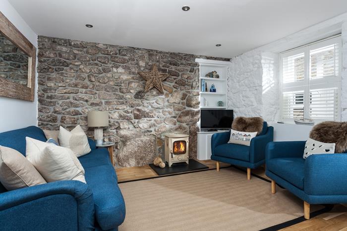 Happy Days Cottage, Sleeps 6 in Downalong