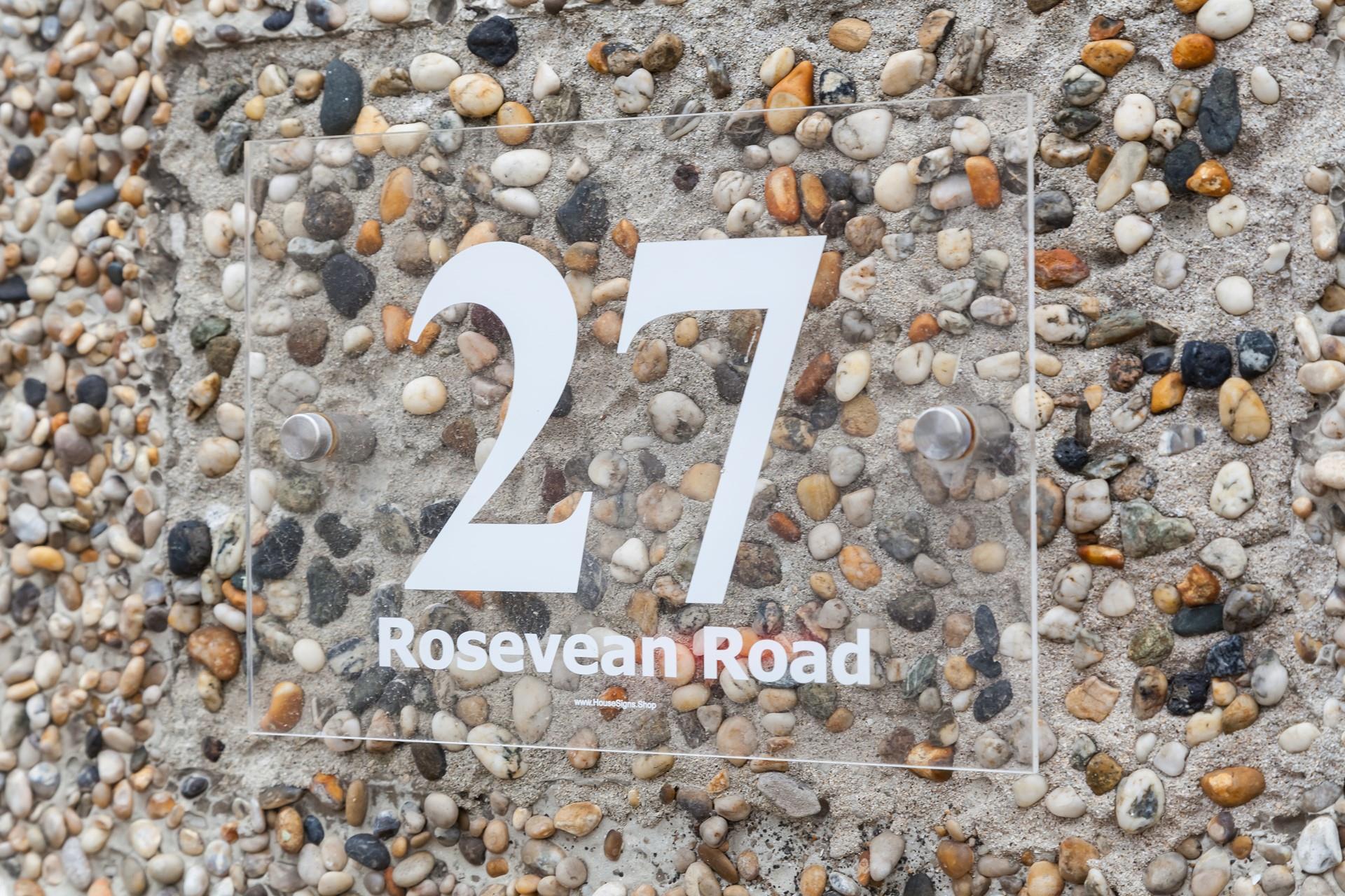 Located nearby to all the shops in town, you have everything you need close by.