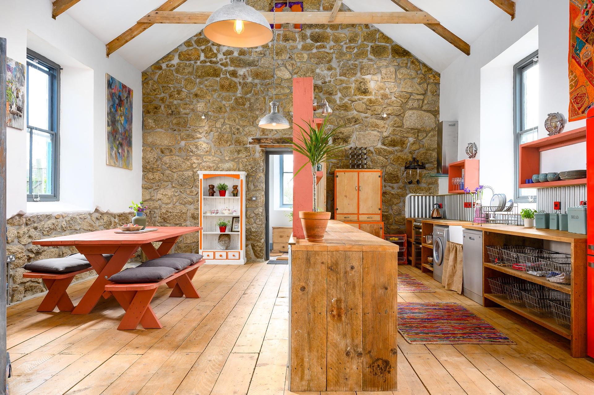 The kitchen provides you with all you need to cook up a storm.