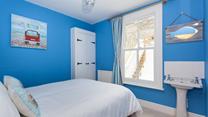 Wake up after a refreshing night's sleep to an oasis of blue. 