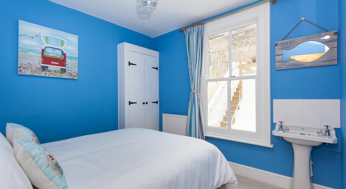 Wake up after a refreshing night's sleep to an oasis of blue. 