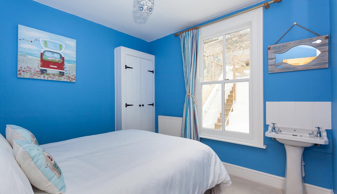 Wake up after a refreshing night's sleep to an oasis of blue. 