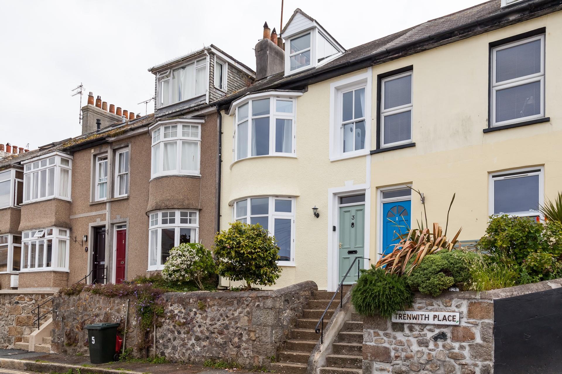 3 Trenwith Place is beautifully decorated making use of effective colours such as the green front door.