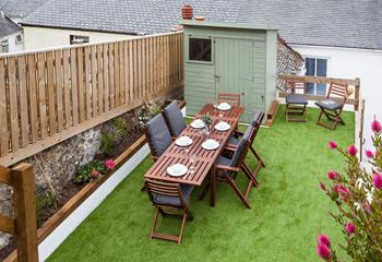 Fantastic outside space for al fresco dining. 