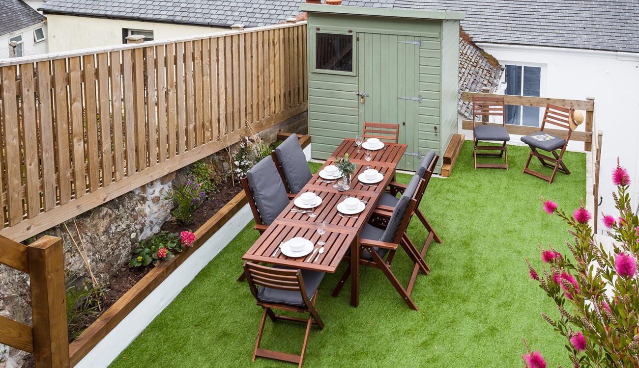 Fantastic outside space for al fresco dining. 