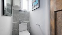 There is an additional WC in the cloakroom.