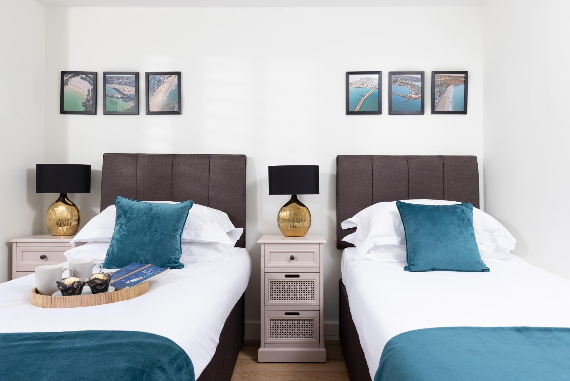 We love the coastal decor and colour scheme, reflecting the proximity to the sea. 