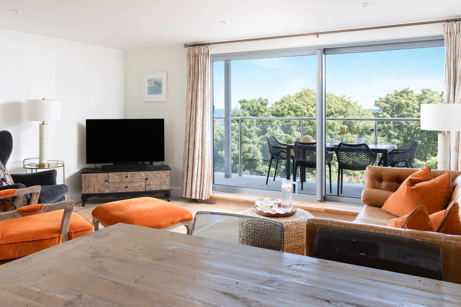 Open the large patio doors and let the coastal air drift inside. 