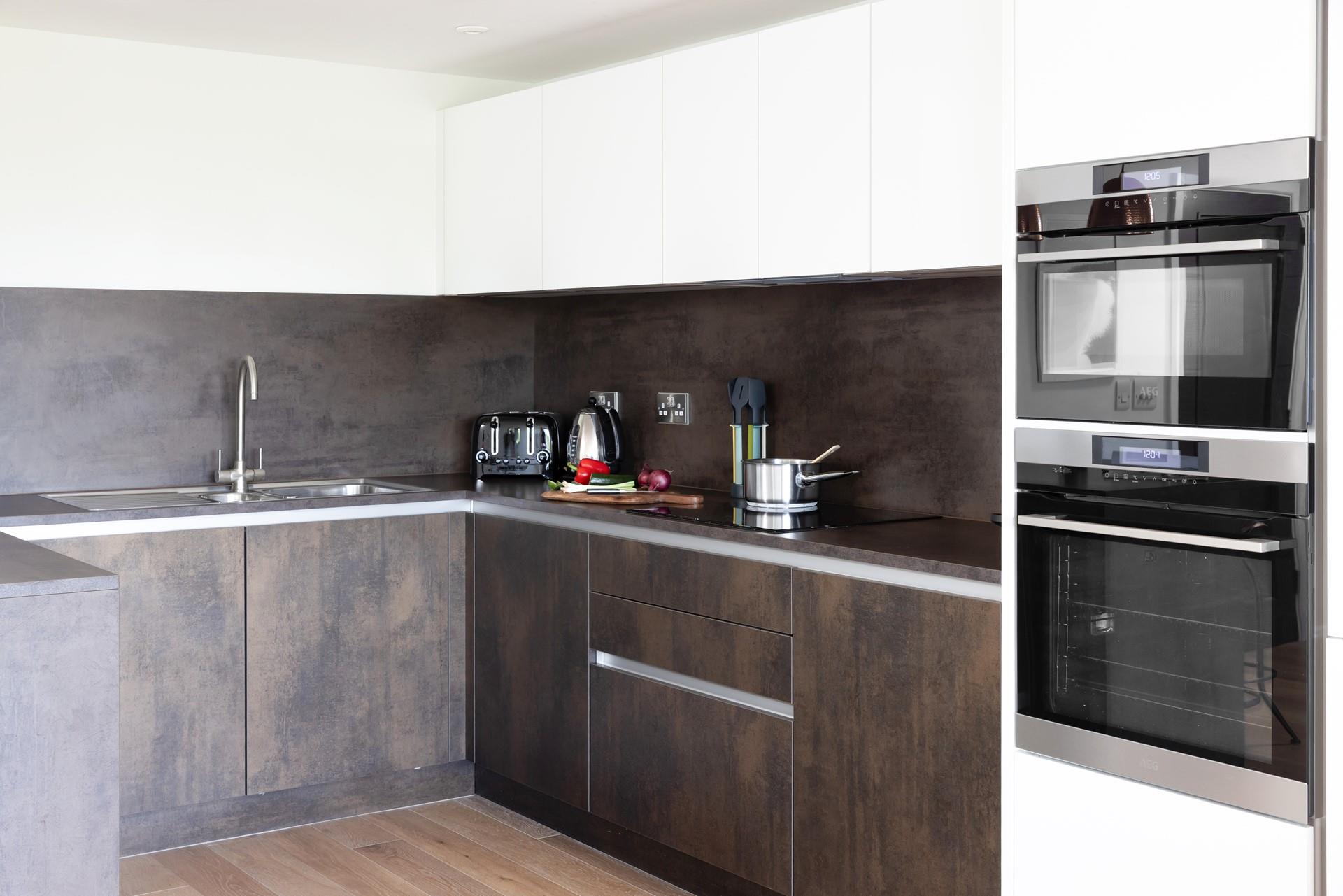 Well-equipped, the kitchen has all you need for cooking during your stay. 