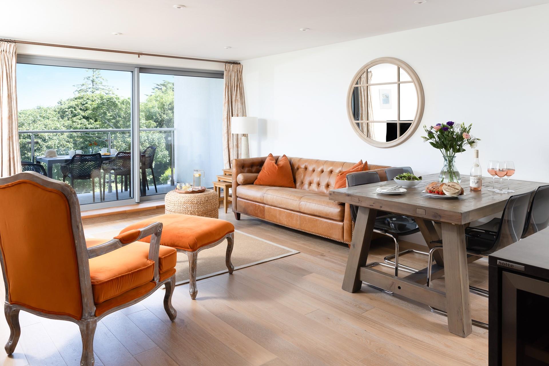 We love the burnt orange colour scheme, which creates a warm and cosy feel. 