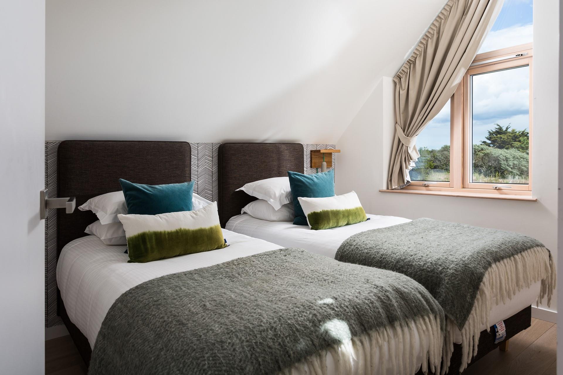 The option to have twin beds or a super king means Shorebreak is the perfect couples or family getaway.