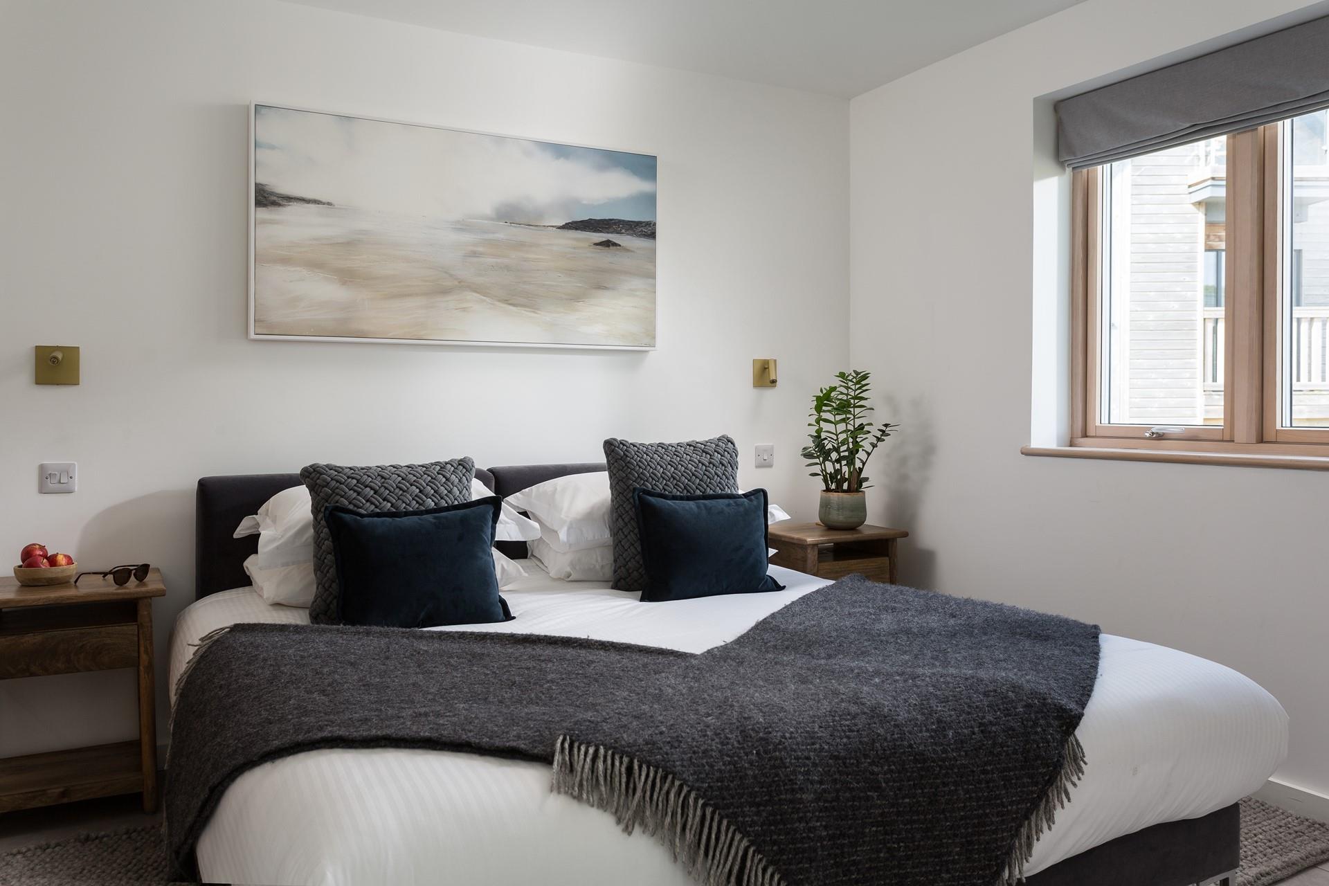 After spending a day wandering around St Ives, which is only 5 miles away, settle into bed in the evening and sleep soundly.