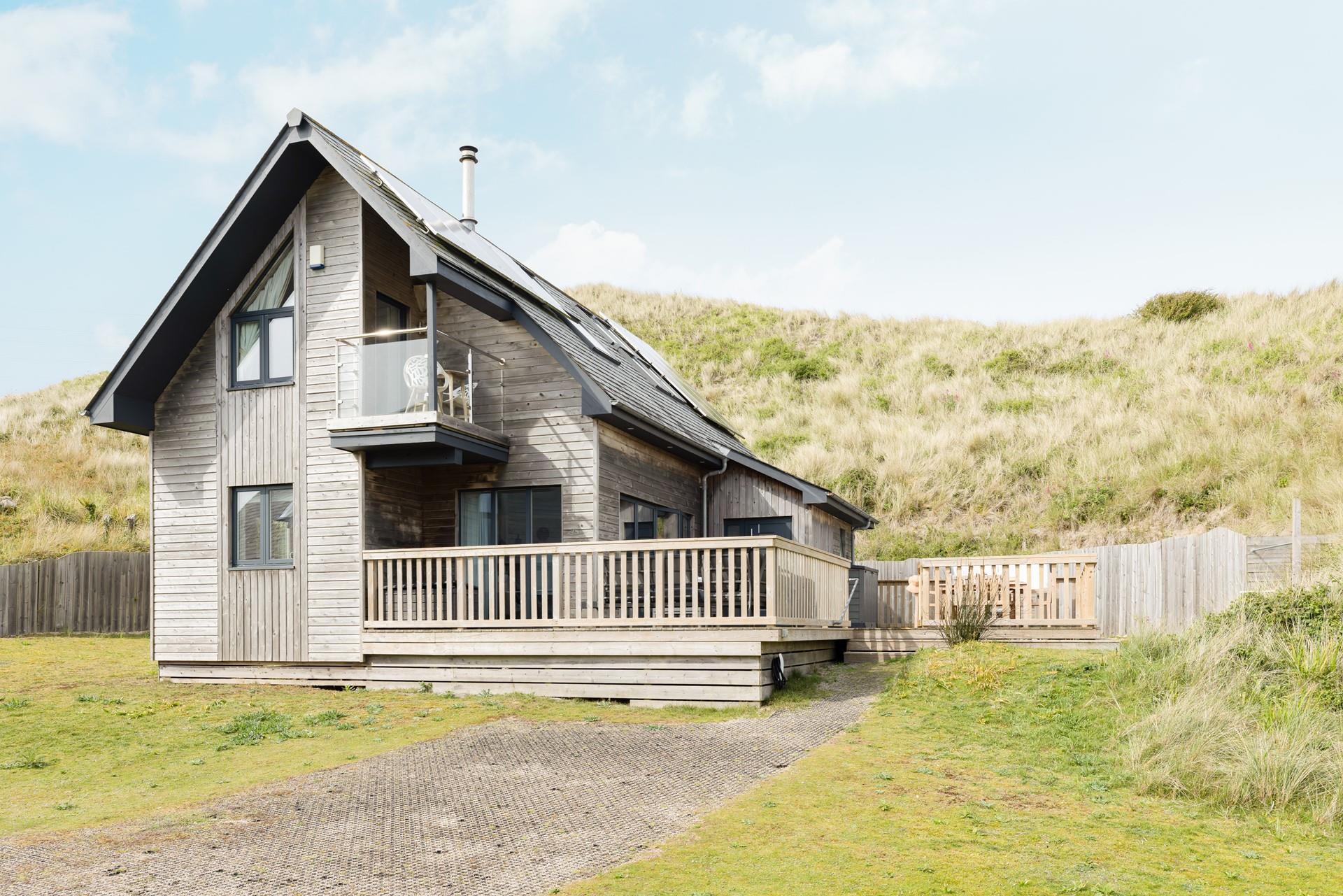 Dulse is a stunning property overlooking Gwithian Towans and is only a short walk away from the beach.