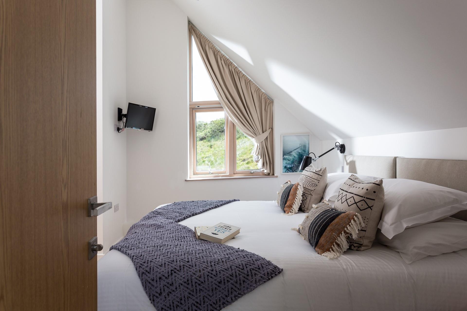 Enjoy spending time with extended family- Schooner sleeps up to 6 people.