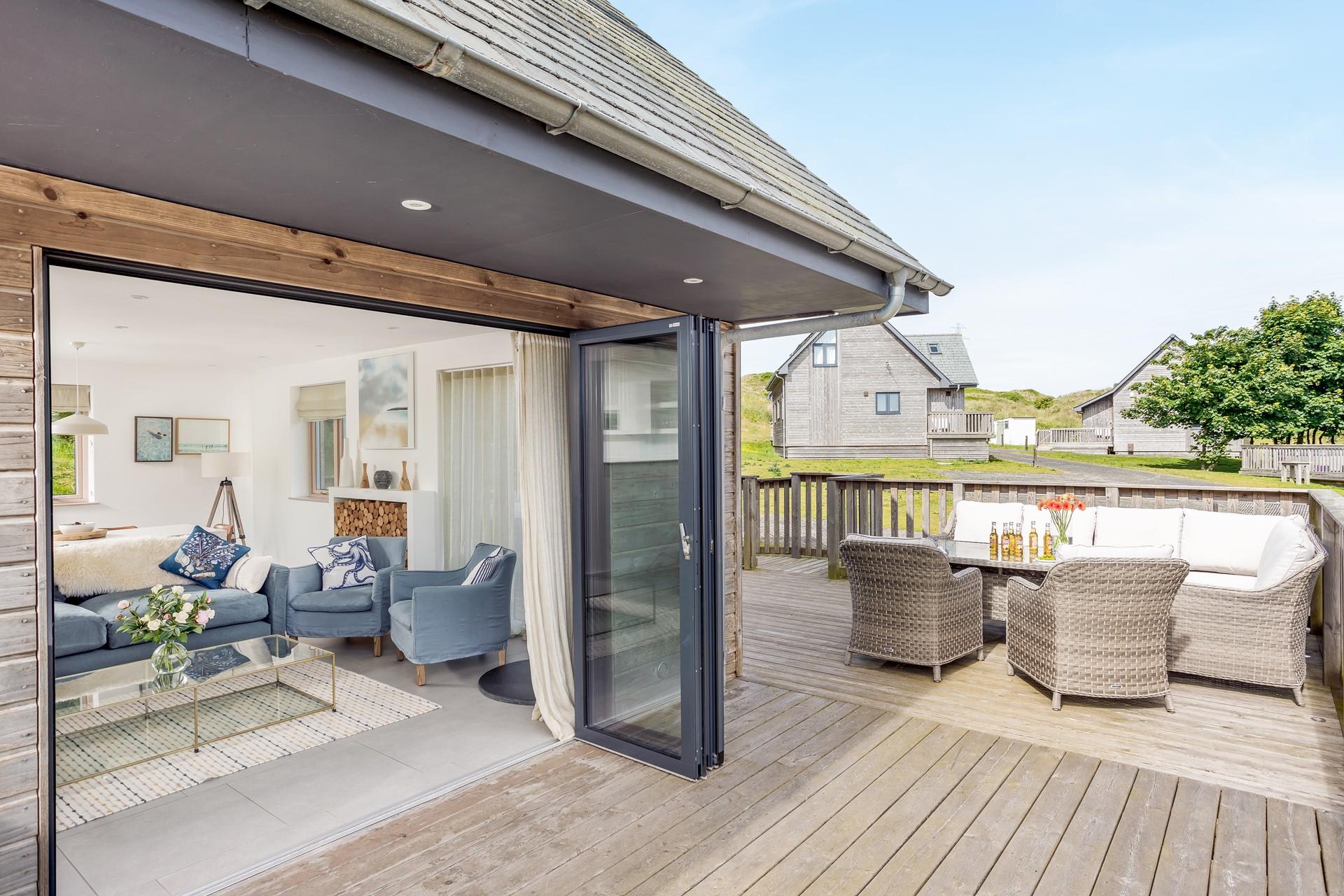 Open the bi-fold doors and let the fresh breeze in as you enjoy a hearty breakfast.