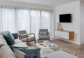 Sink into the comfortable sofa and spend a cosy evening in Sea Mist.