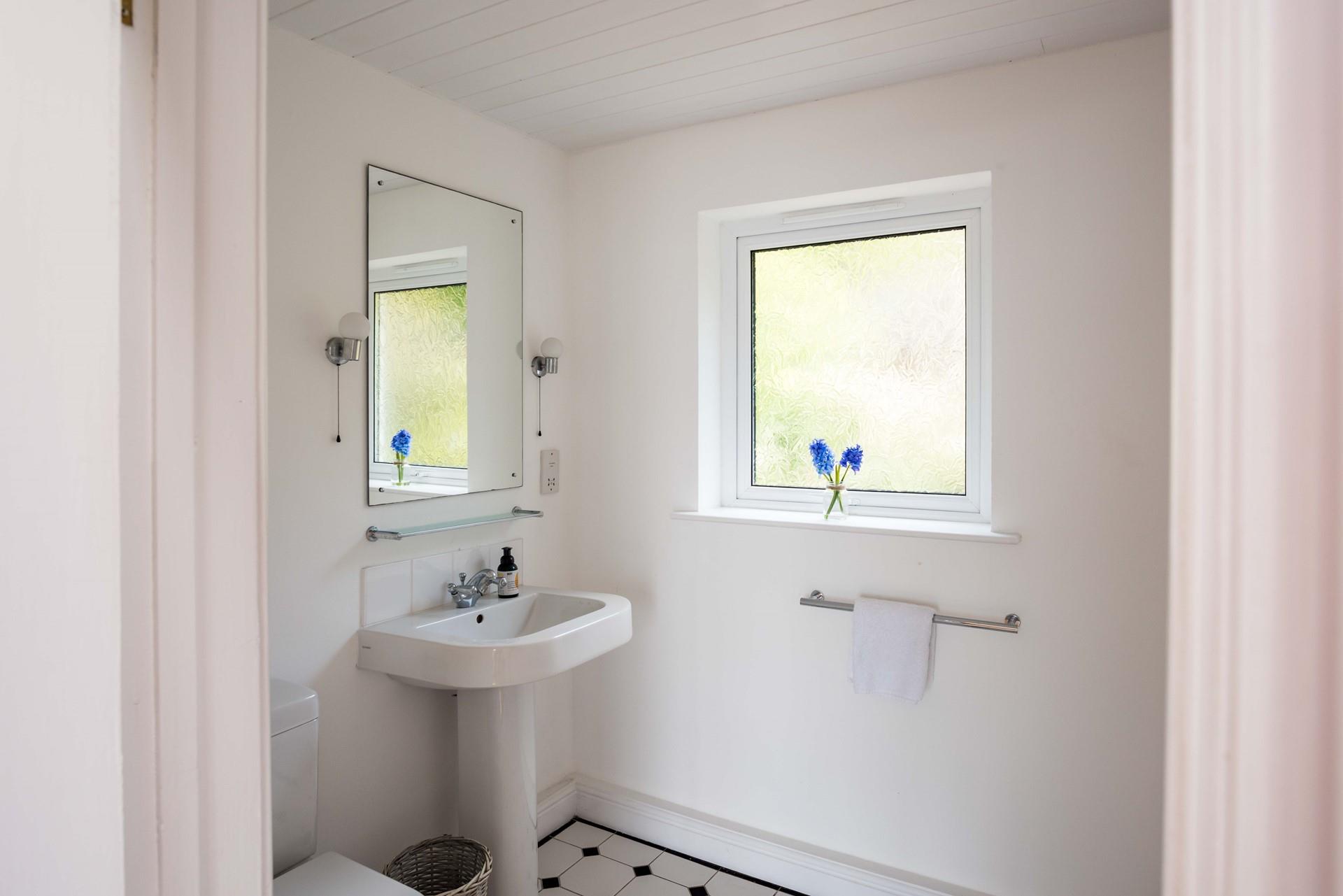 Wander into the en suite to get ready for the day.