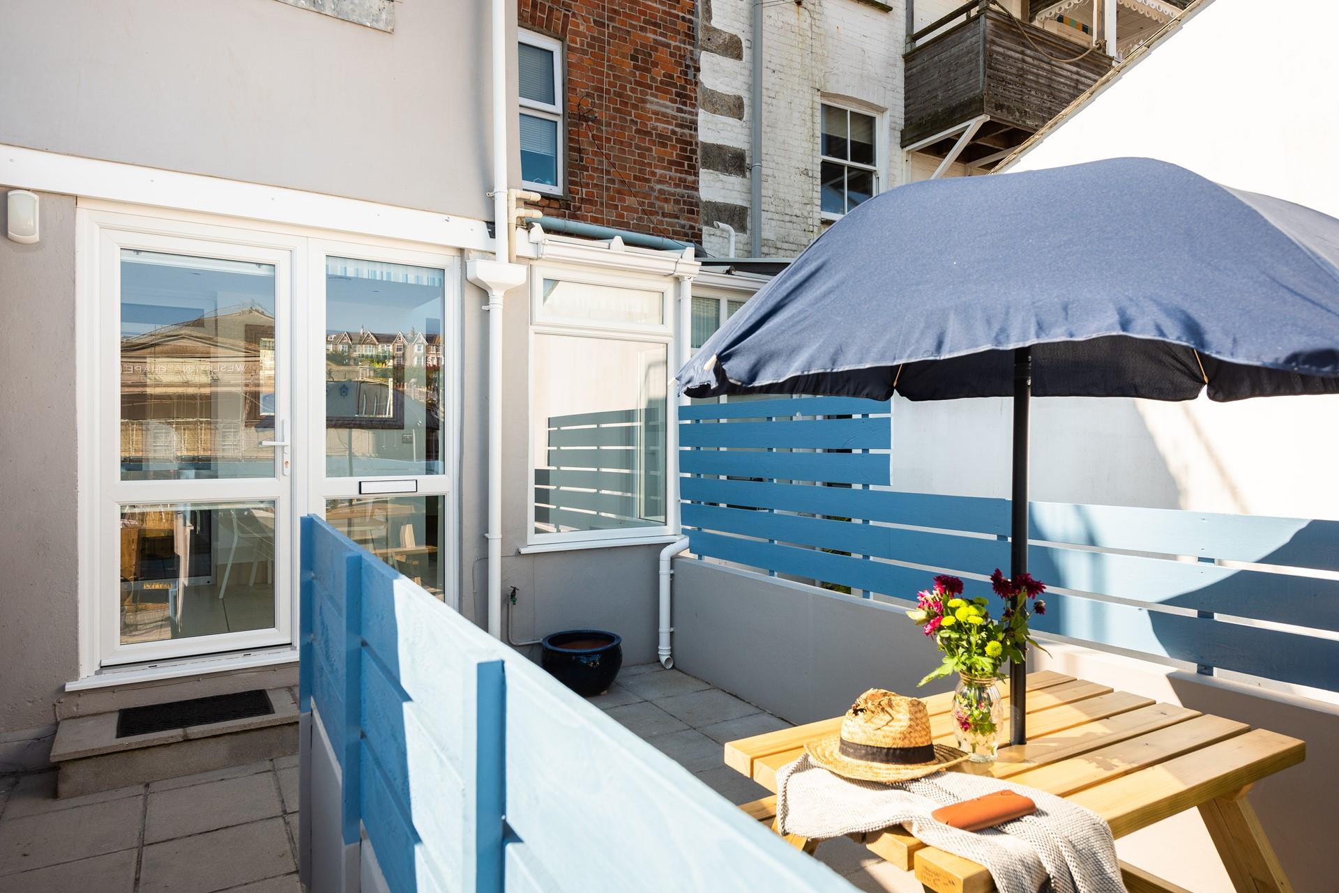 On summer days you can even start your day on the patio and watch the sunrise over St Ives as you sip your first coffee of the day.